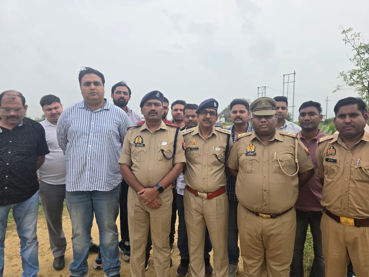 पुलिस व स्वाट टीम ने पुलिस एनकाउंटर के दौरान शासन द्वारा चिन्हित माफिया व सुंदर भाटी गैंग के बदमाश धर्मेंद्र उर्फ डीके को धर दबोचा है