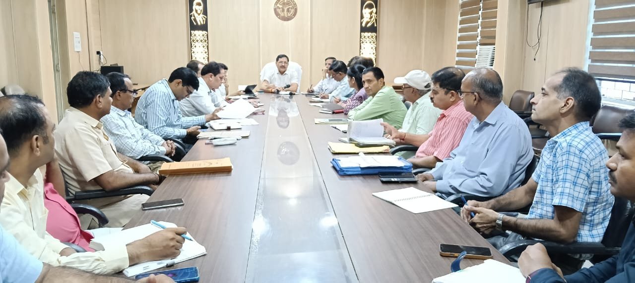 सीएम डैशबोर्ड पर शत-प्रतिशत प्रगति दर्ज करने के निर्देश, मुख्य विकास अधिकारी ने की समीक्षा बैठक