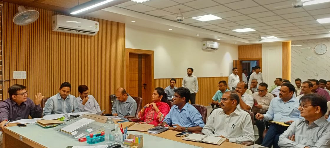 आइजीआरएस शिकायतों के निस्तारण को लेकर समीक्षा बैठक