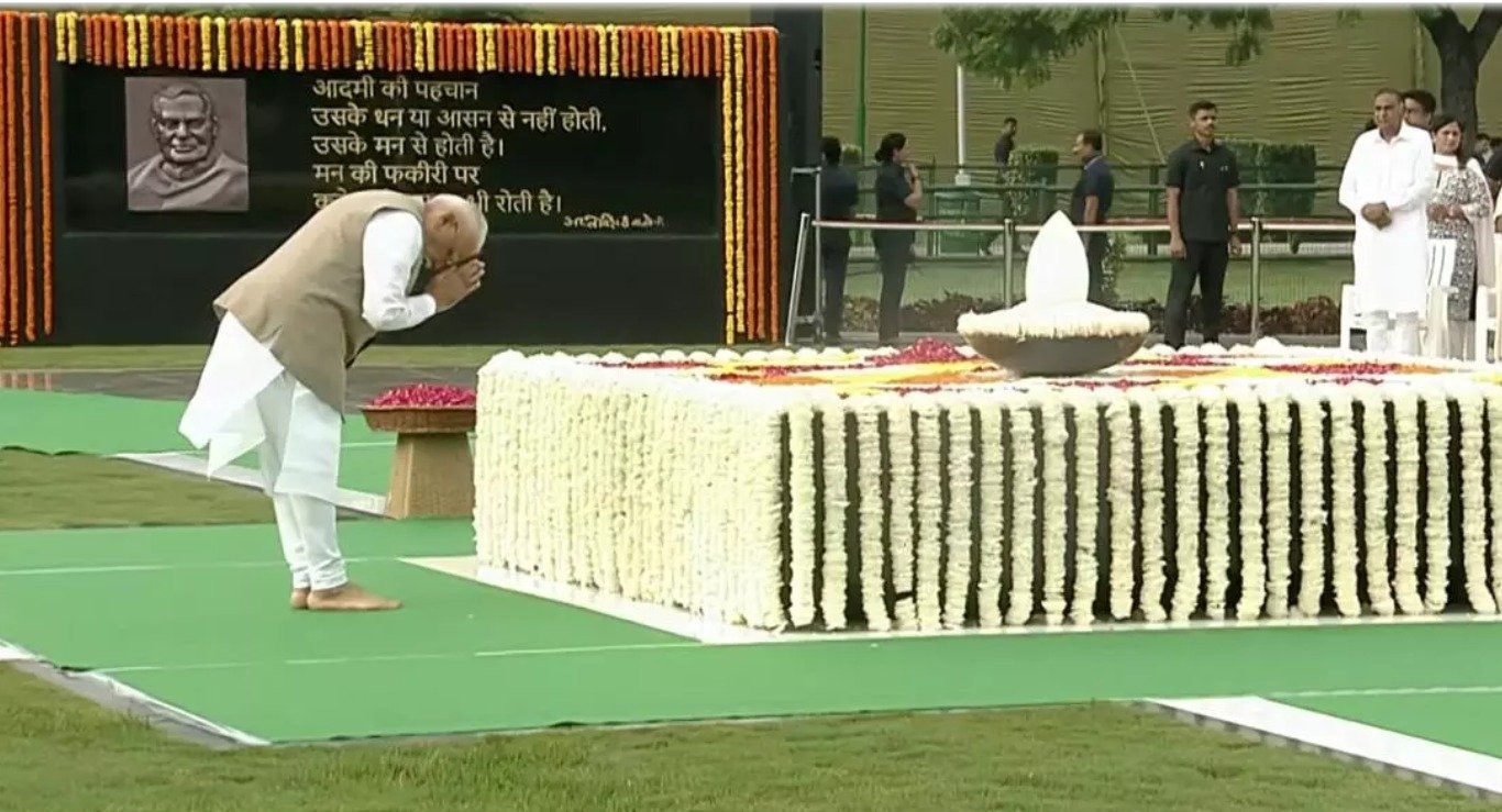 PM Modi ने अटल बिहारी वाजपेयी की पुण्यतिथि पर दी श्रद्धांजलि