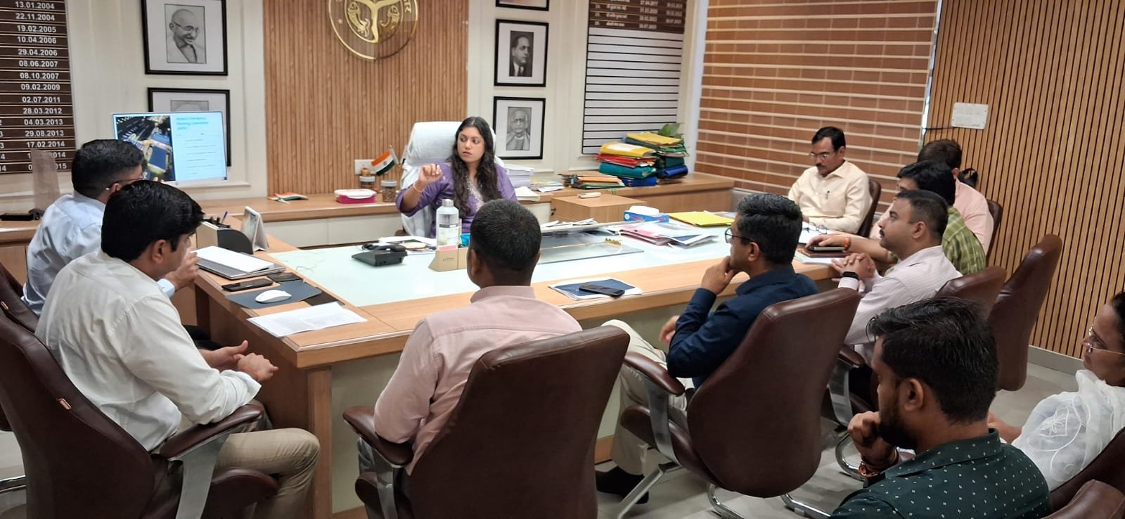 सुरक्षा और आपदा प्रबंधन पर जिलाधिकारी की अध्यक्षता में महत्वपूर्ण बैठक