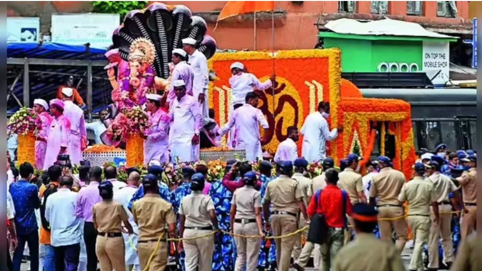 मुंबई पुलिस की अभेद्य सुरक्षा
