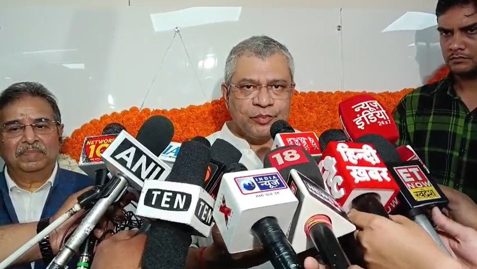 नोएडा में टैम्परेड ग्लास मैन्युफैक्चरिंग यूनिट का शानदार उद्घाटन