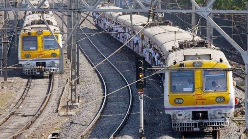 मुंबई लोकल ट्रेन का नया अवतार