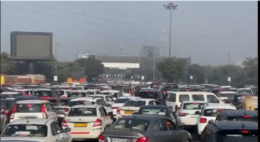कालिंदी कुंज बॉर्डर पर लंबा जाम
