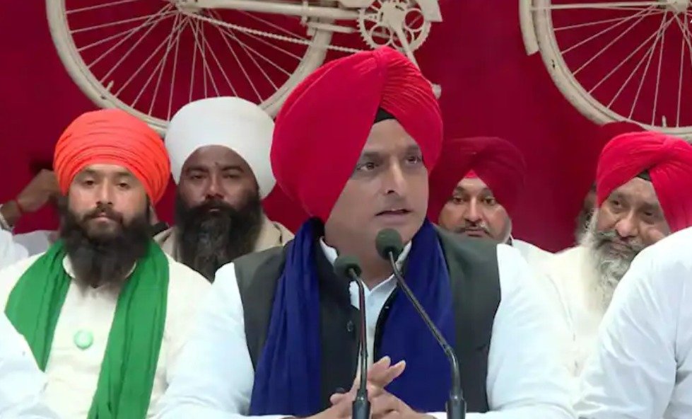अखिलेश यादव का योगी सरकार पर तीखा प्रहार