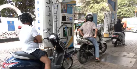 पेट्रोल-डीजल के दाम को लेकर लोगों ने रखी अपनी राय, कहा- ये तो होना ही था, अब कोई क्या करे