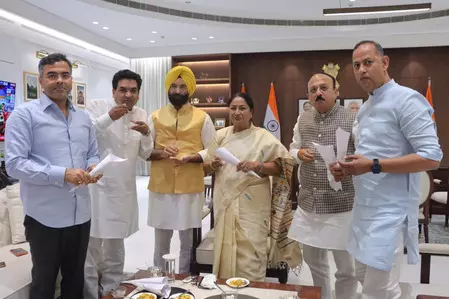 मंत्री प्रवेश वर्मा ने बंगाल और असम में भाजपा की जीत पर जताई खुशी, जलेबी और झालमुड़ी बांटी