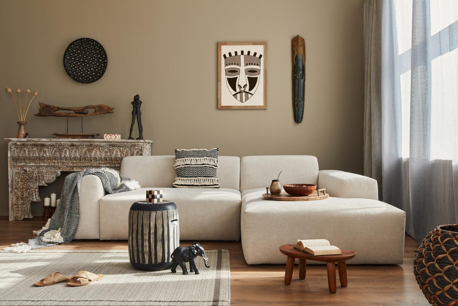 Feng Shui Living Room Tips - Layout, Placement, Decor &amp; More