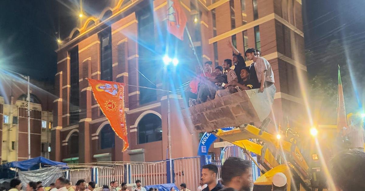Kolkata: TMC office in New Market vandalised using bulldozer by mob carrying BJP flags