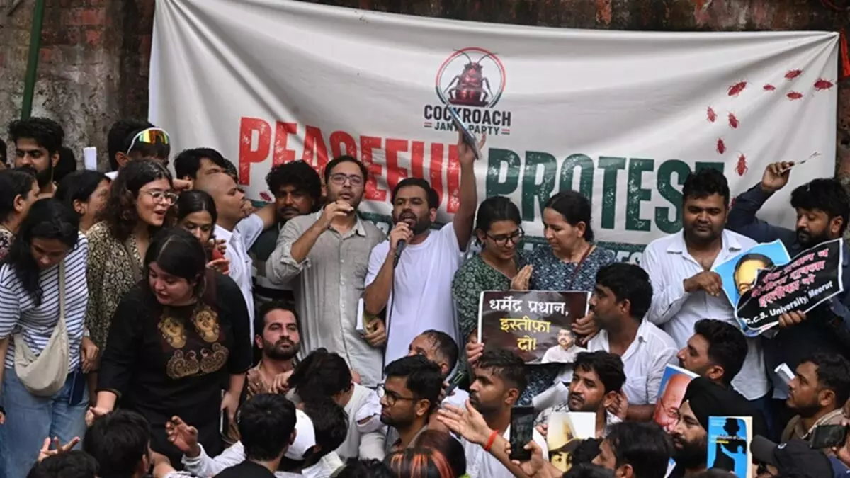 CJP Protest: शिक्षा मंत्री के इस्तीफे पर अड़े प्रदर्शनकारी, अभिजीत दीपके ने कहा- देश के युवा अब नहीं डरेंगे
