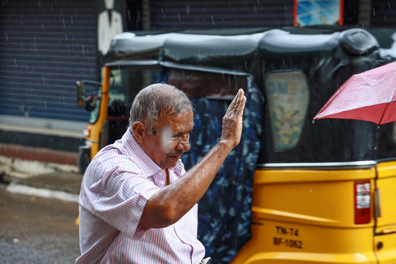 Monsoon advances into Karnataka, Tamil Nadu; IMD forecasts heavy rain, thunderstorms across India