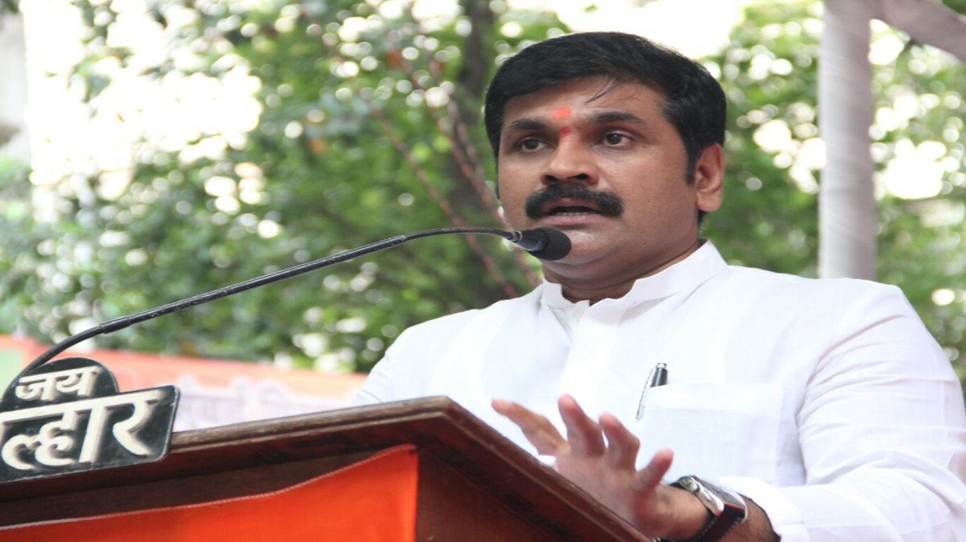 Shiv Sena UBT leader Sachin Ahir Joins Shinde-Led Shiv Sena