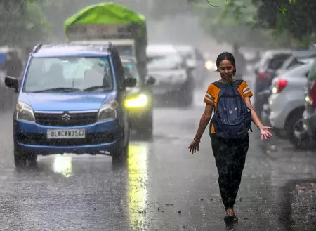 एनसीआर में आज मौसम बदलेगा करवट, येलो अलर्ट जारी, बारिश और 50 किमी प्रतिघंटा की रफ्तार से चलेंगी तेज हवाएं