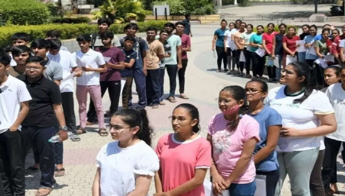CUET UG 2026: देश के कई केंद्रों पर तकनीकी गड़बड़ी से थमी परीक्षा, 2 घंटे की देरी से परेशान हुए छात्र