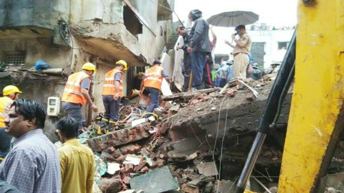 Mumbai Rains: 51-Year-Old Dies After Balcony of Ageing Building Collapses, Second Monsoon-Linked Death in 24 Hours