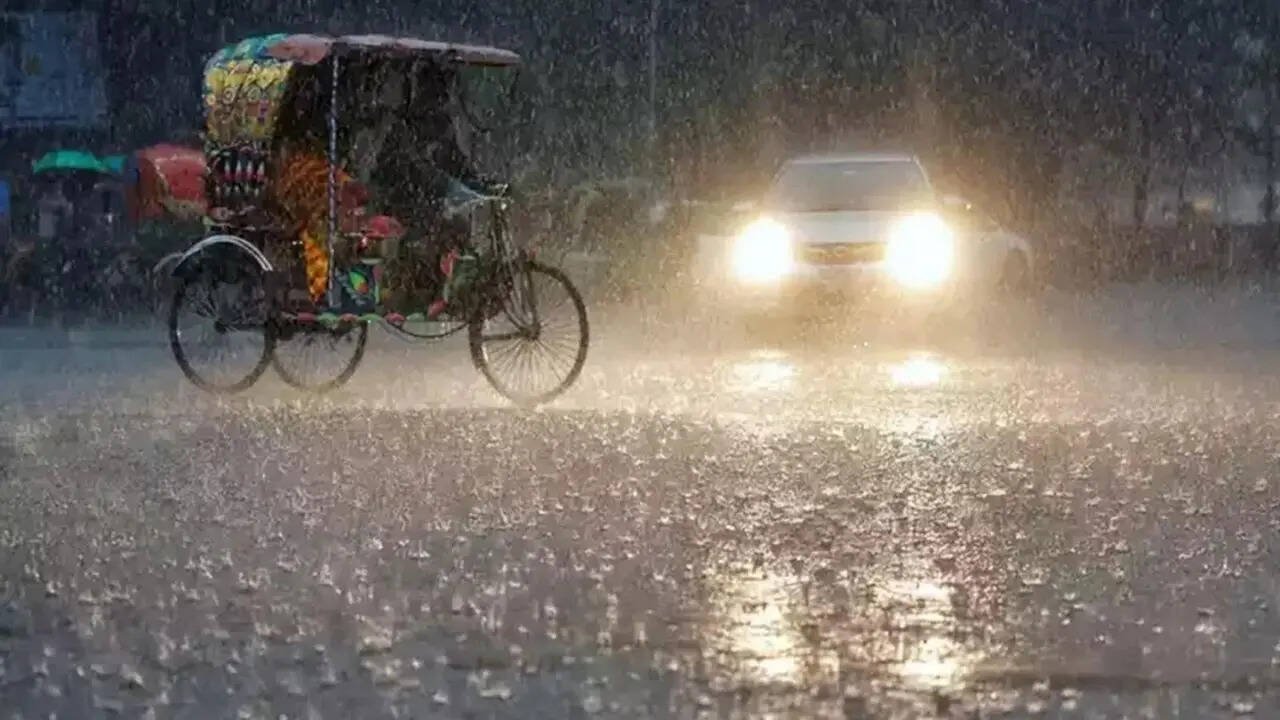 Rain, hail lash parts of Delhi amid 'orange' alert