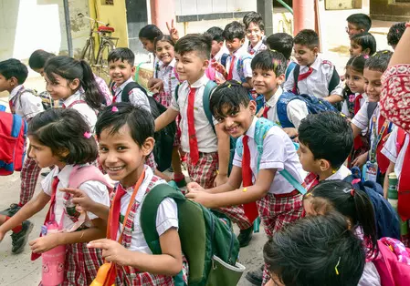 भीषण गर्मी और हीटवेव के चलते बिहार और यूपी के कई बड़े शहरों में शिक्षण संस्थान बंद