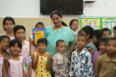 सीएम रेखा गुप्ता ने लाजपत नगर का किया दौरा, 'विलेज कॉटेज होम' के बच्चों के साथ बिताए पल
