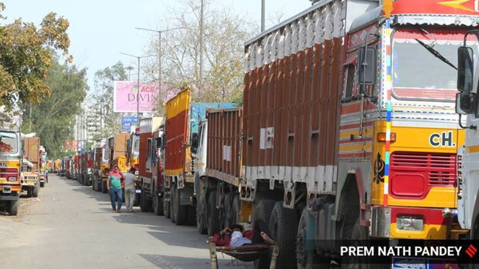 Why 17,000 trucks entering Delhi every day are a big pollution problem