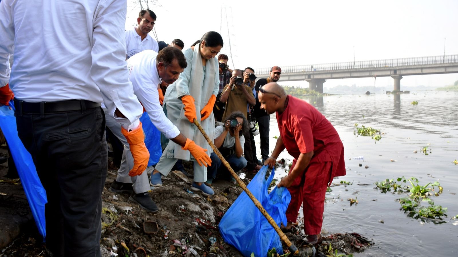 116 metric tonnes of waste removed from Yamuna ghats in a day: Delhi Minister Parvesh Sahib Singh
