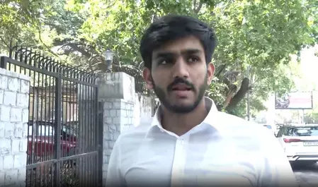 हंसराज कॉलेज में भारी बवाल: 30 छात्र सस्पेंड, डूसू अध्यक्ष बोले- "प्रशासन की तानाशाही नहीं चलेगी"..