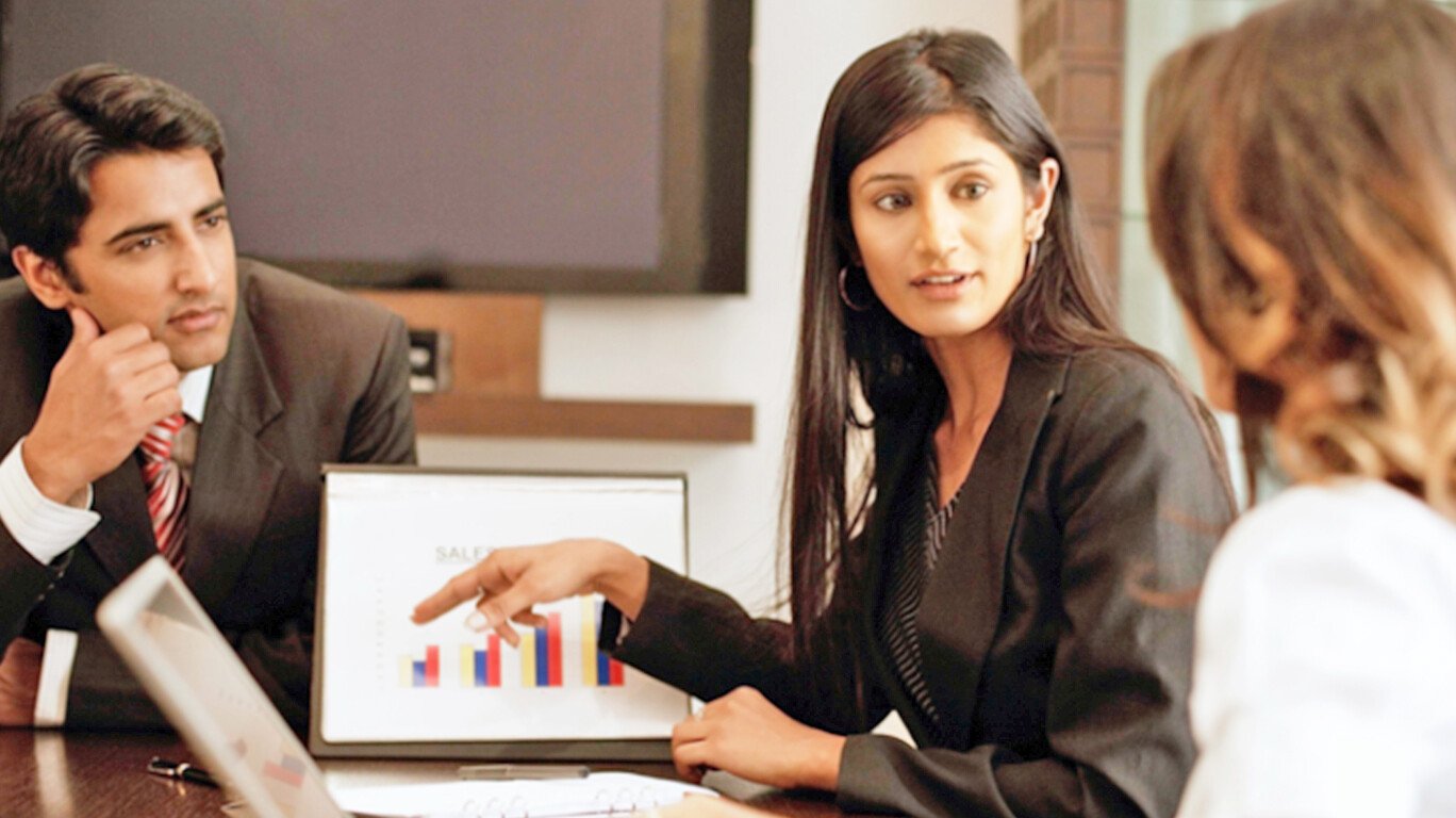 Women in Mumbai Nearly Match Men’s Salaries in Regular Jobs, Yet Lag Far Behind in Casual Work: Report