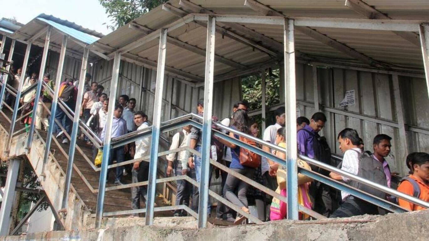 Mumbai: MMRDA Awards Contract for Foot Overbridge Linking Bandra Metro and Railway Station