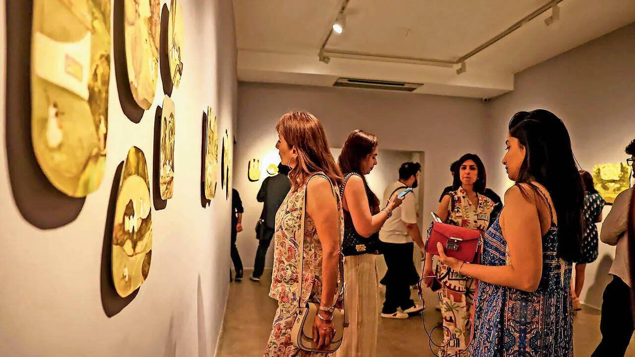 Gallery hopping: A new way to experience &amp; engage with art