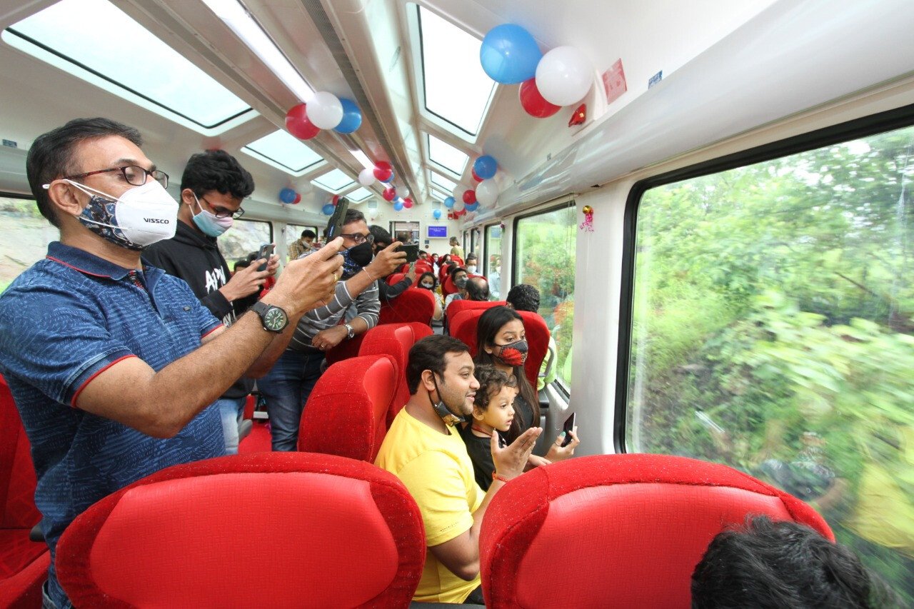 Over 100% occupancy to Vista dome Coaches o­n Mumbai-Pune/Goa Route