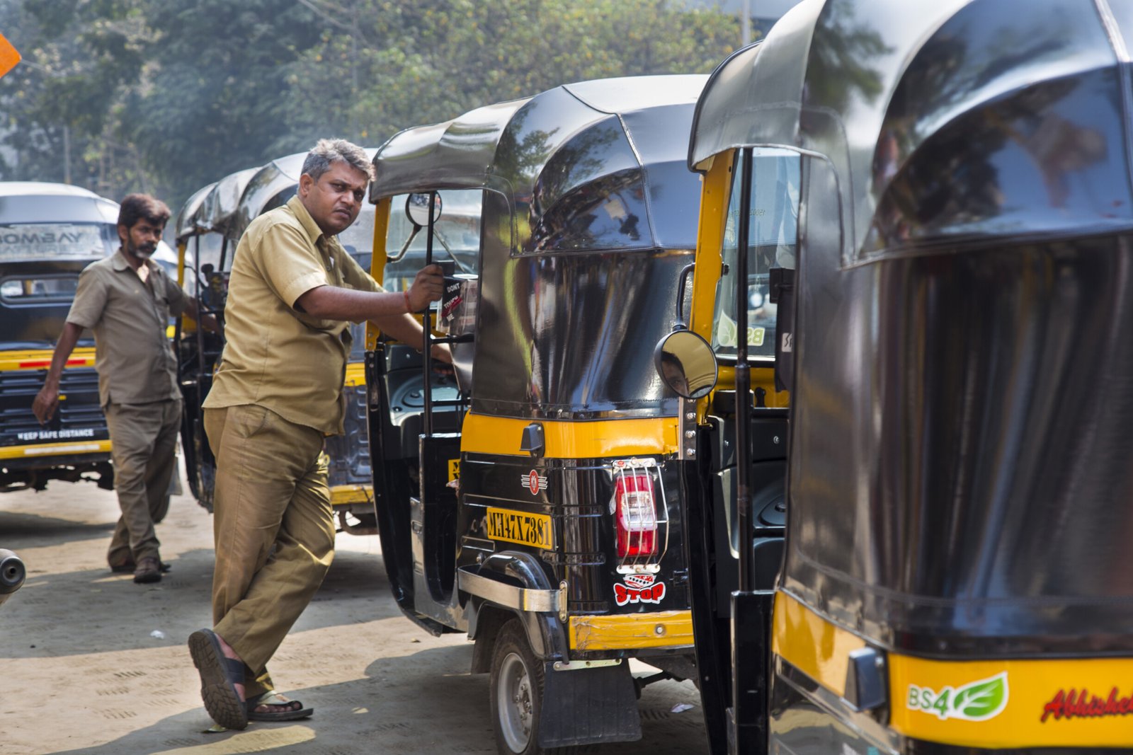 About 15% auto drivers unable to speak marathi: Reports