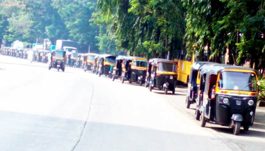 Mumbai Officegoers Witness Long Bus Queues, Over Priced Auto Fares On First 'Public Transport Day' at BKC