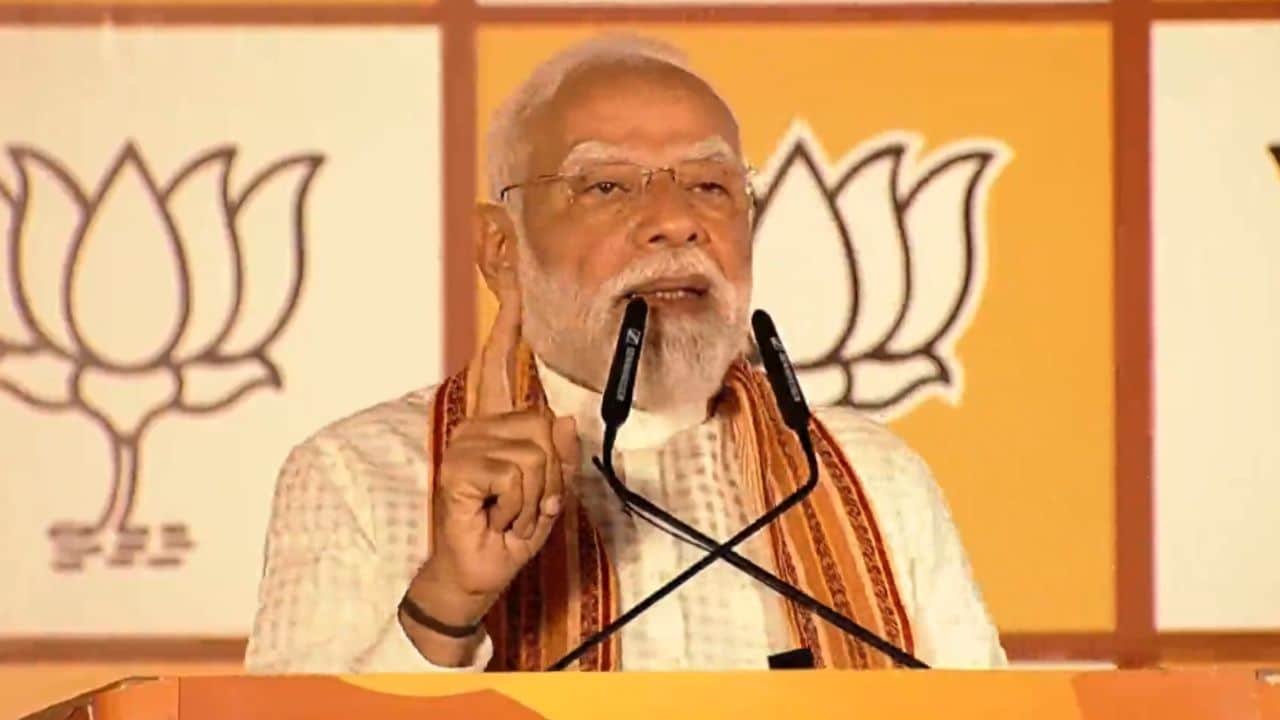 PM Modi reviews ₹30,000 crore infra projects, pushes rooftop solar and faster execution