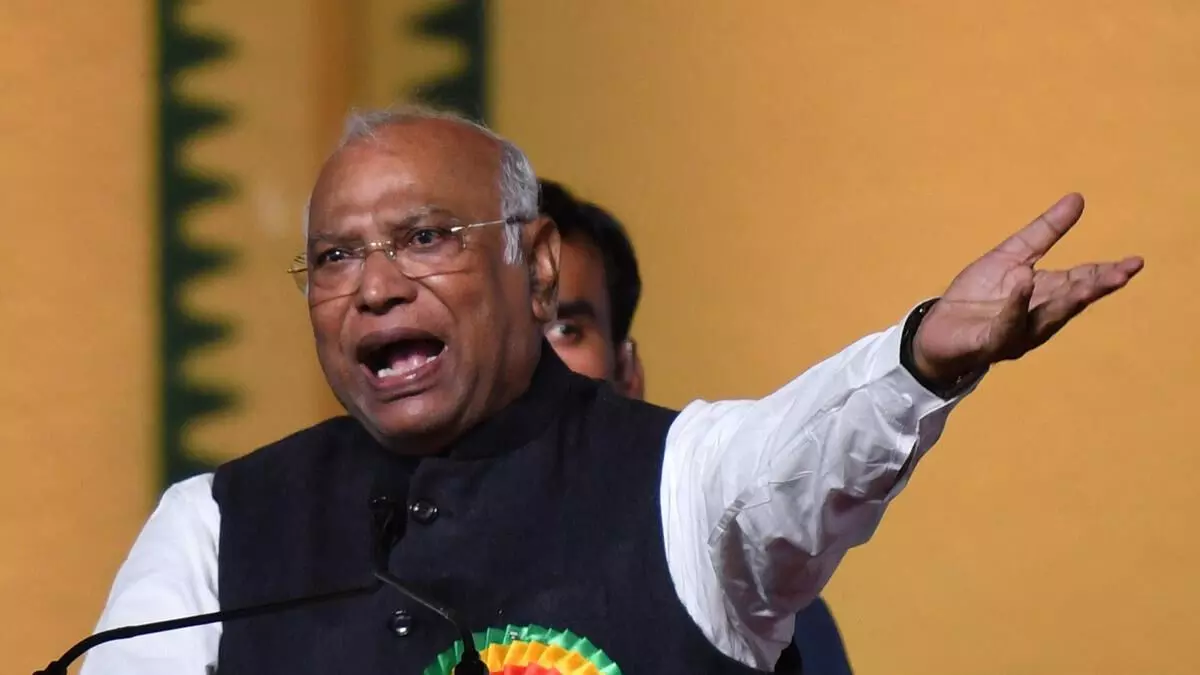भाजपा ने शिक्षा व्यवस्था को किया कमजोर : खरगे